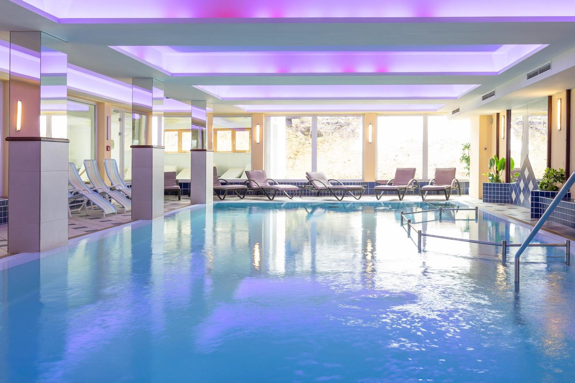 Schlosshotel Seewirt Туррахер-Хёэ Экстерьер фото