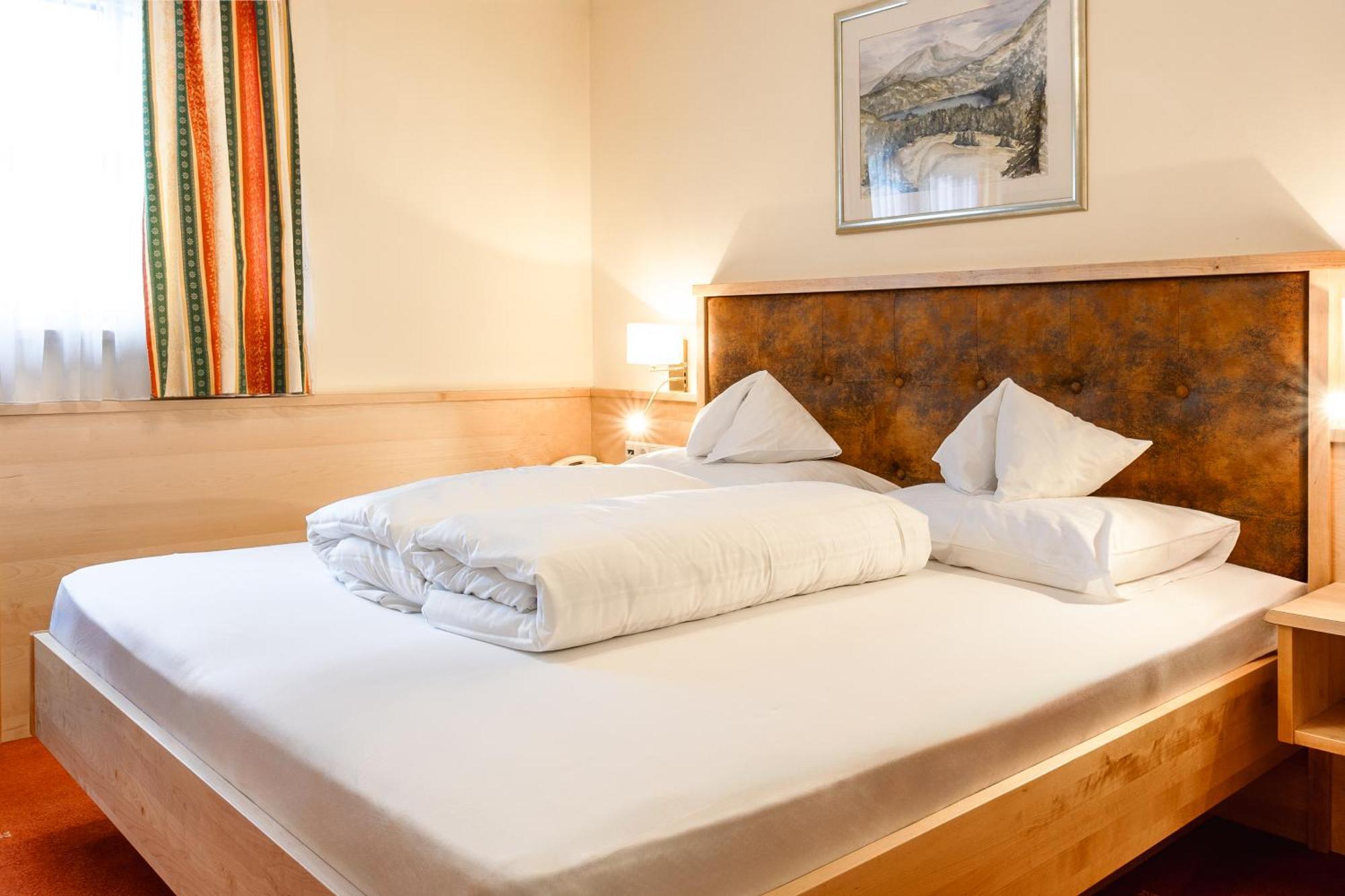 Schlosshotel Seewirt Туррахер-Хёэ Экстерьер фото