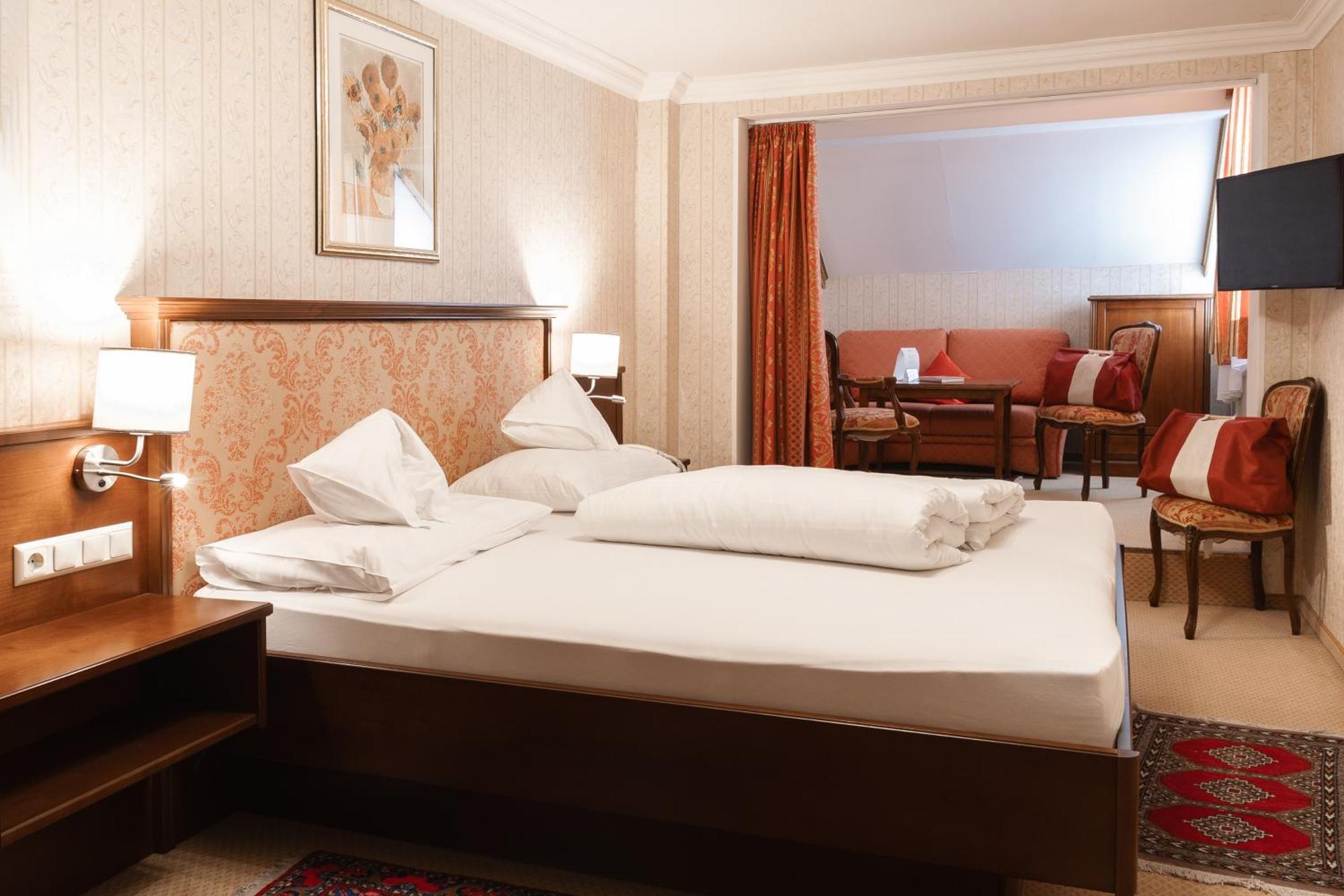 Schlosshotel Seewirt Туррахер-Хёэ Экстерьер фото