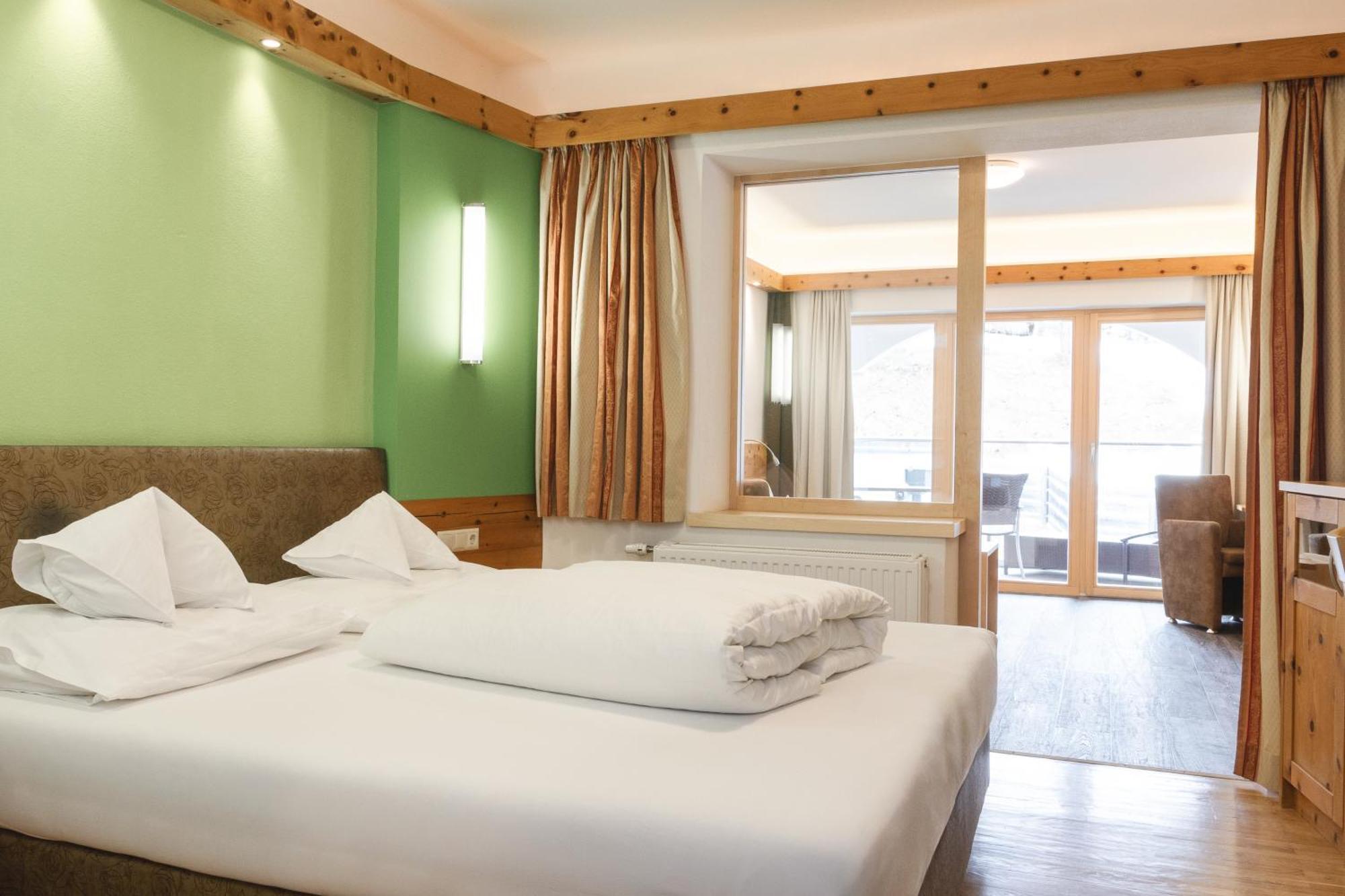 Schlosshotel Seewirt Туррахер-Хёэ Экстерьер фото